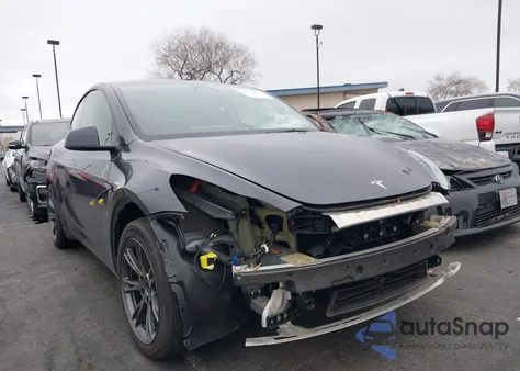 2025 Tesla Model Y Long Range Dual Motor All-Wheel Drive from USA, damaged, VIN 7SAYGAEE5SF216913